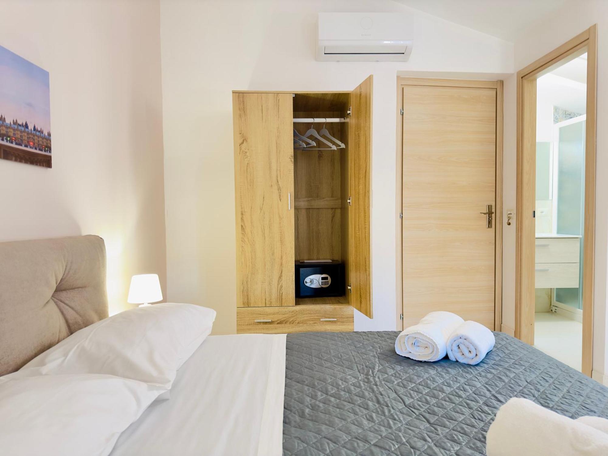 Unique Rooms In Centro Citta Bagno Privato E Climatizzatore Ragusa Buitenkant foto