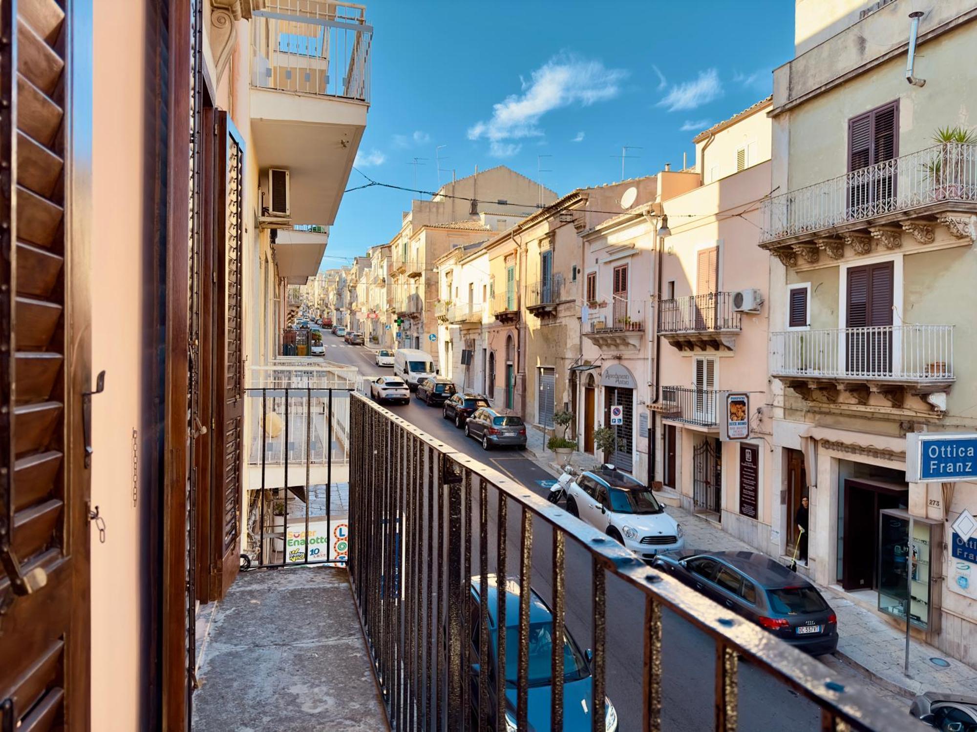 Unique Rooms In Centro Citta Bagno Privato E Climatizzatore Ragusa Buitenkant foto